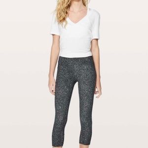 Like New - Lululemon Full Freedom Crop 21" - Size 8